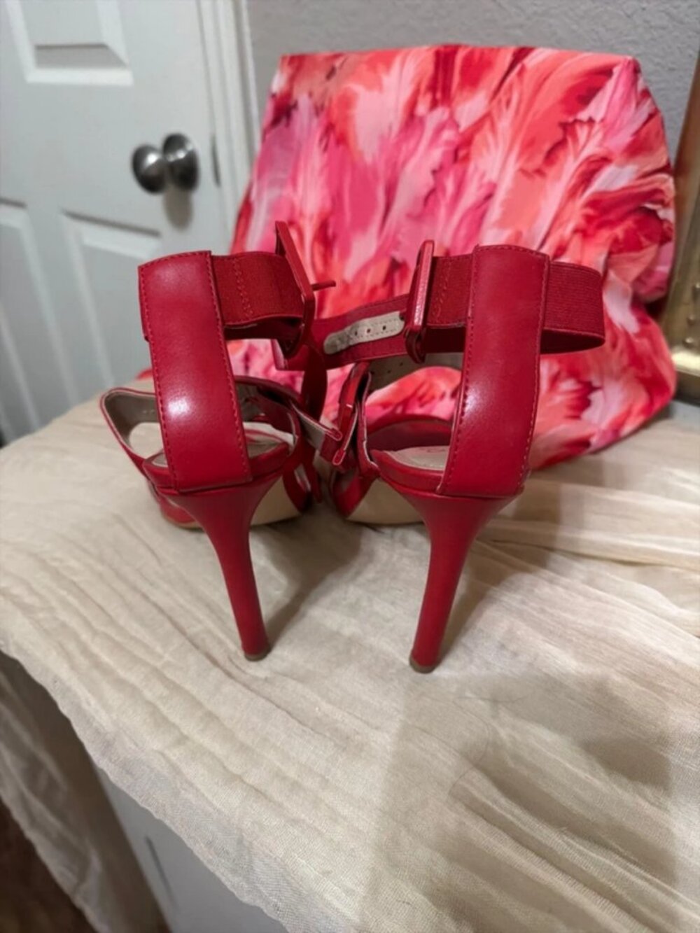 Hi Red - Picture 2 of 5